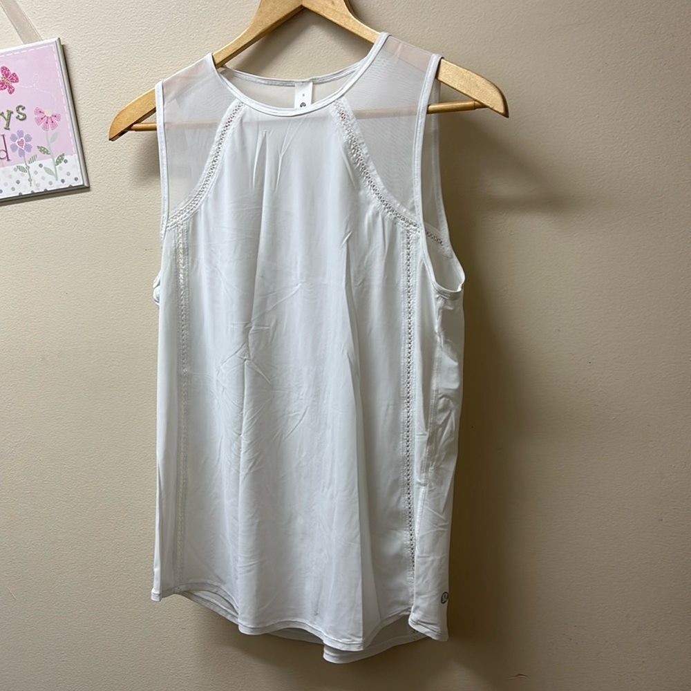 Lululemon Sculpt tank top lace trim size 6